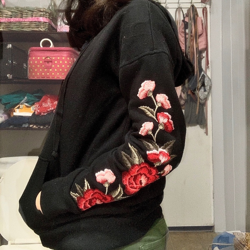 🥀 American Eagle Embroidered V Neck Hoodie 🥀